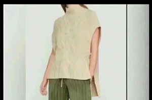 BCBGMAXAZRIA  knitted turtleneck polyblend trendy sleeveless sweater high low XS